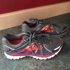 Brooks Adrenaline GTS 17